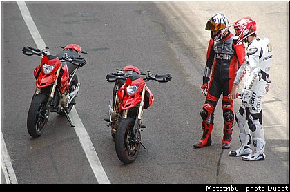 ducati_hypermotard_2007_023.jpg