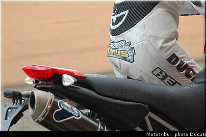 ducati_hypermotard_2007_024.jpg