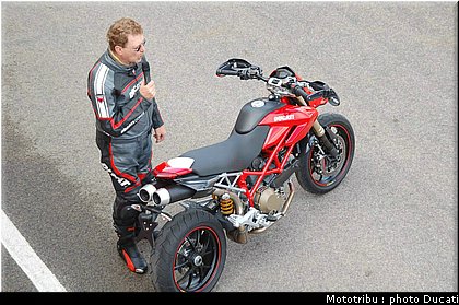 ducati_hypermotard_2007_025.jpg