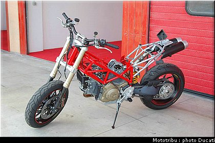 ducati_hypermotard_2007_026.jpg