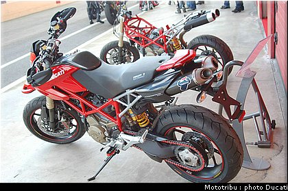 ducati_hypermotard_2007_027.jpg