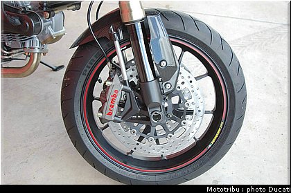 ducati_hypermotard_2007_030.jpg