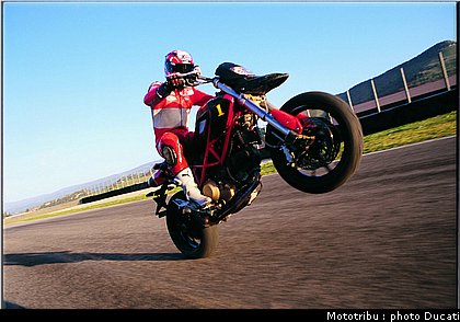 ducati_hypermotard_2007_033.jpg