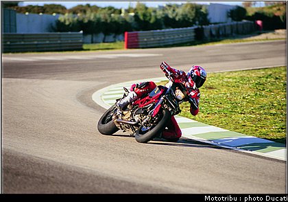 ducati_hypermotard_2007_034.jpg