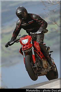 ducati_hypermotard_2007_036.jpg