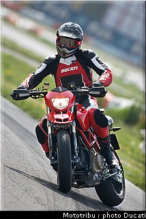 ducati_hypermotard_2007_037.jpg