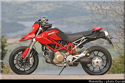 ducati_hypermotard_2007_039.jpg