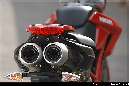 ducati_hypermotard_2007_044.jpg