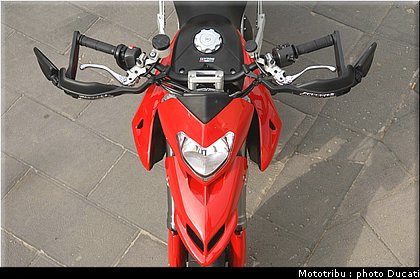 ducati_hypermotard_2007_045.jpg