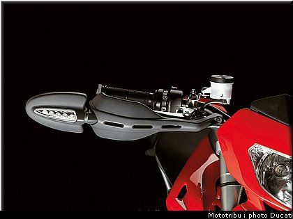 ducati_hypermotard_2007_068.jpg
