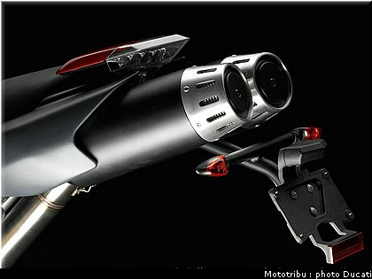 ducati_hypermotard_2007_070.jpg