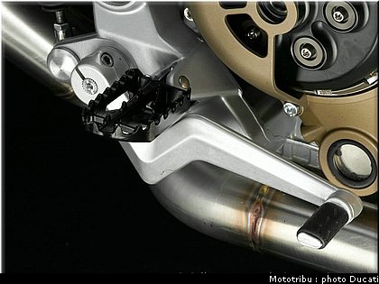 ducati_hypermotard_2007_073.jpg