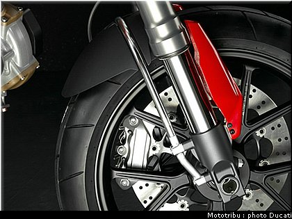 ducati_hypermotard_2007_074.jpg