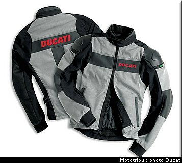 ducati_hypermotard_2007_081.jpg