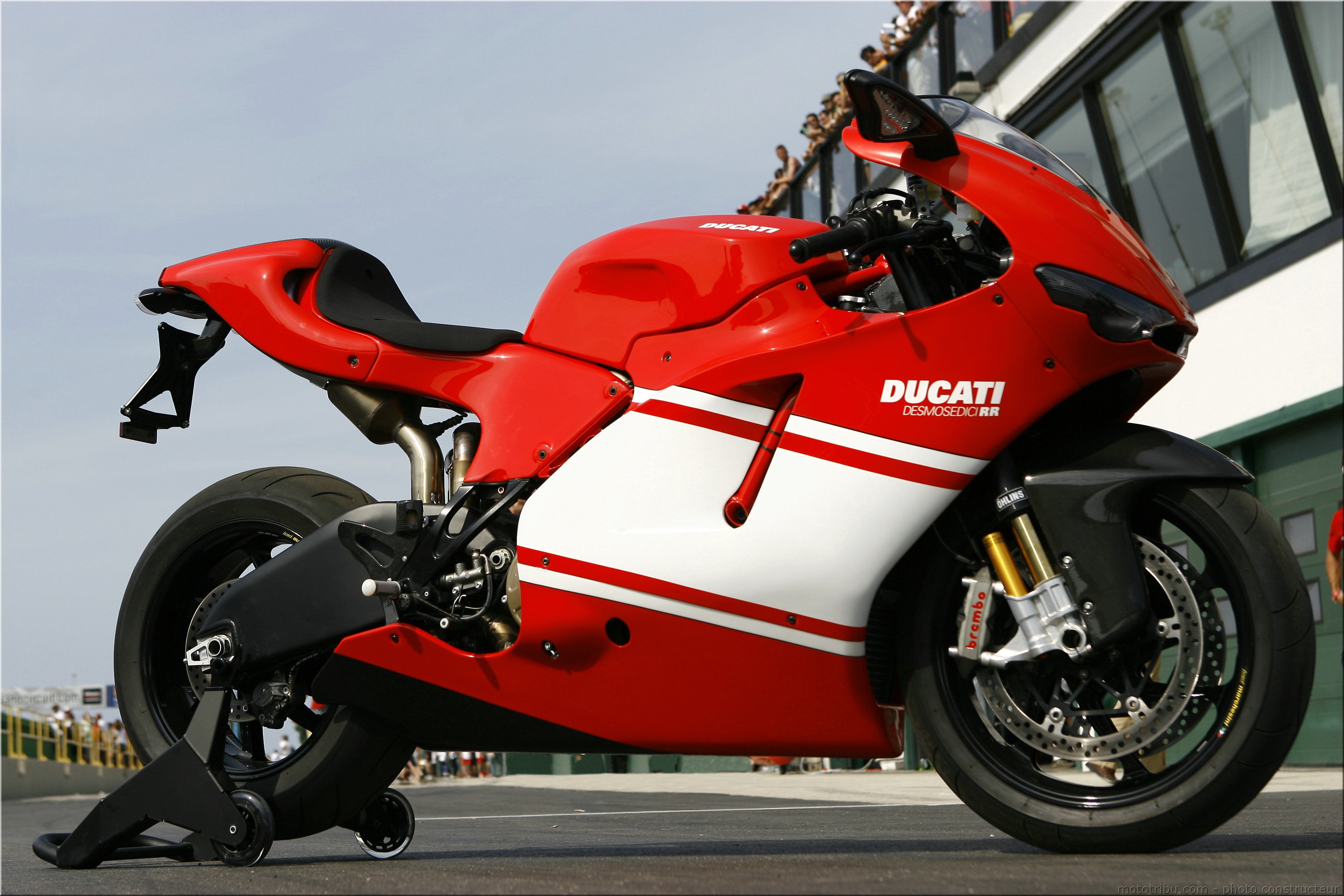 MOTO 