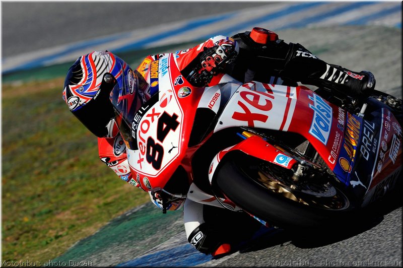 0004_ducati_1098_2008_action_003