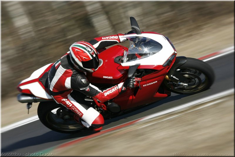 0005_ducati_1098_2008_action_004