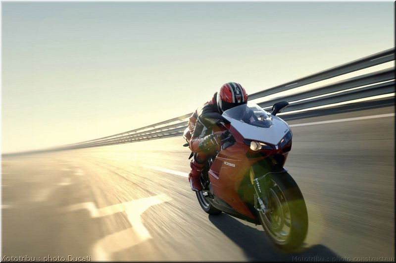0006_ducati_1098_2008_action_005