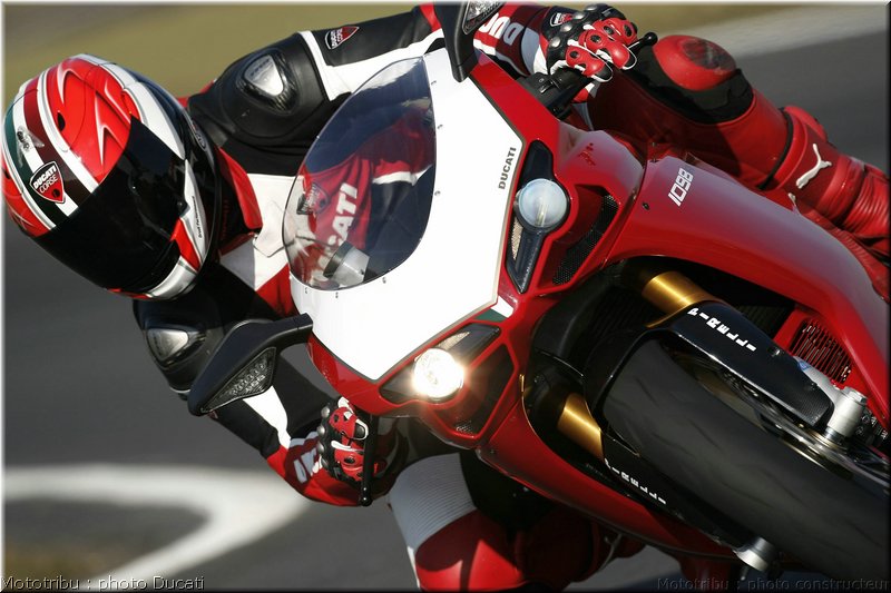 0010_ducati_1098_2008_action_001
