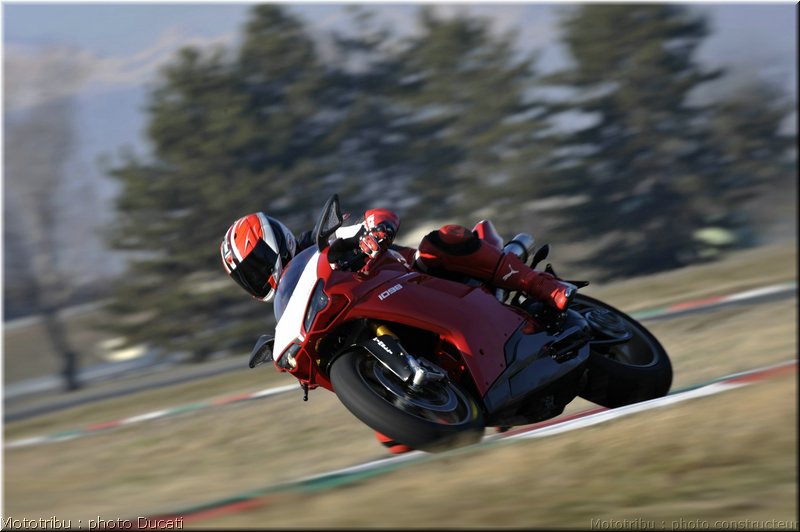 0013_ducati_1098_2008_action_011