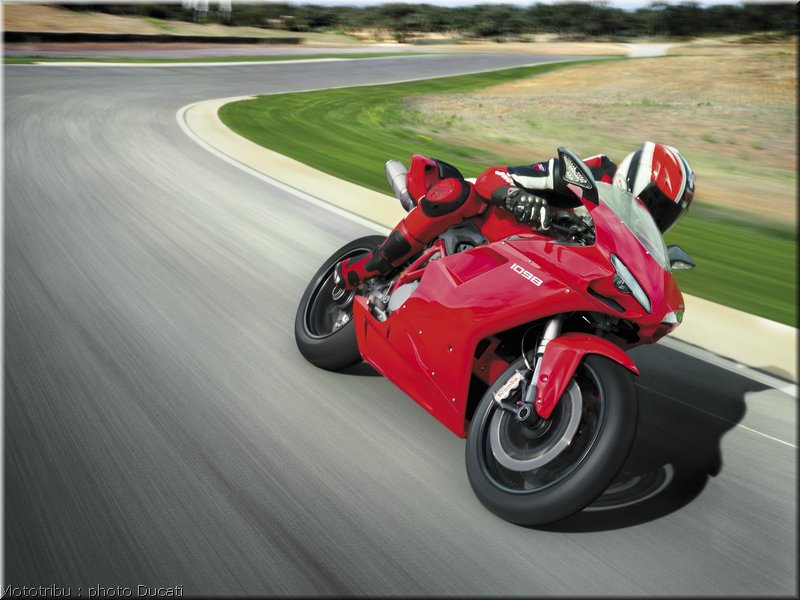 0019_ducati_1098_2008_action_017