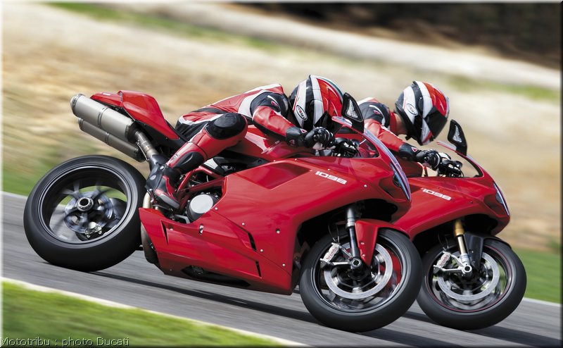 0033_ducati_1098_2008_action_031