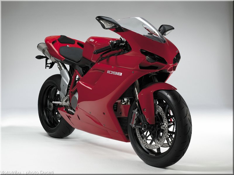 0037_ducati_1098_2008_static_001
