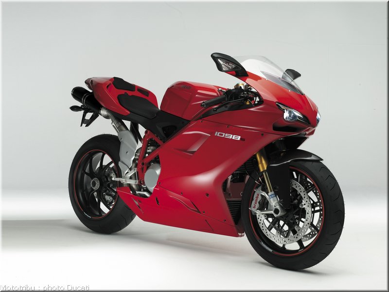 0038_ducati_1098_2008_static_002