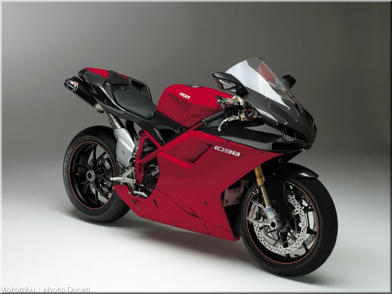 0039_ducati_1098_2008_static_003