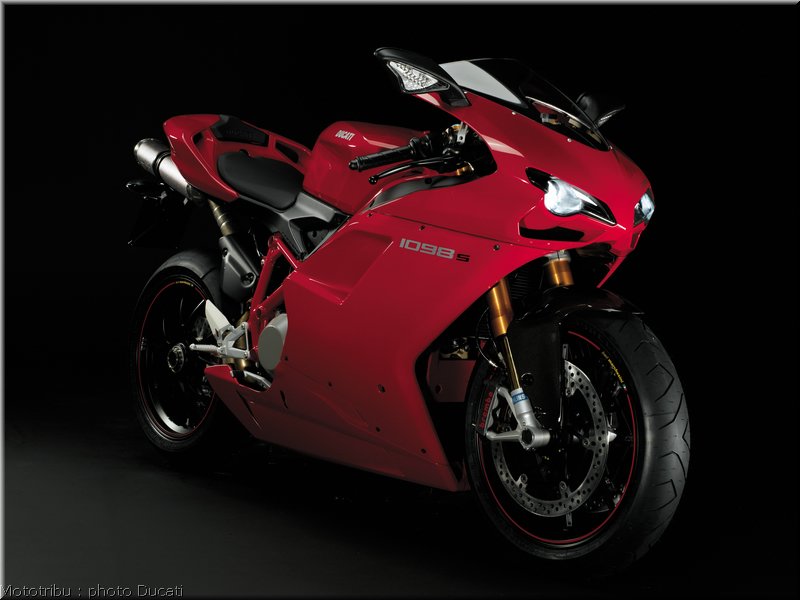 0042_ducati_1098_2008_static_006