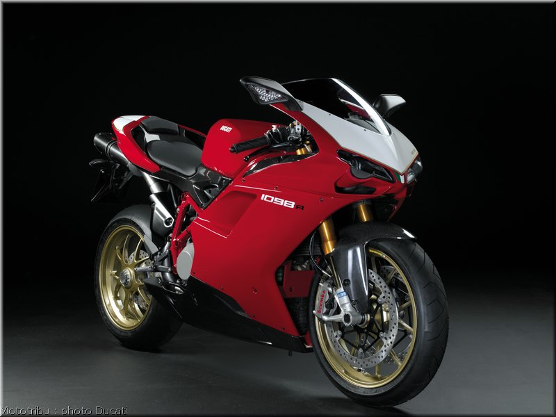 0043_ducati_1098_2008_static_007