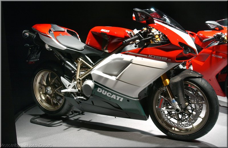 0046_ducati_1098_2008_static_010