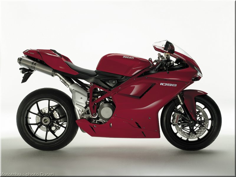 0048_ducati_1098_2008_static_012