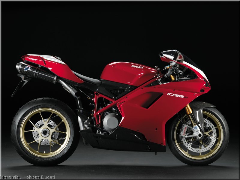 0049_ducati_1098_2008_static_013