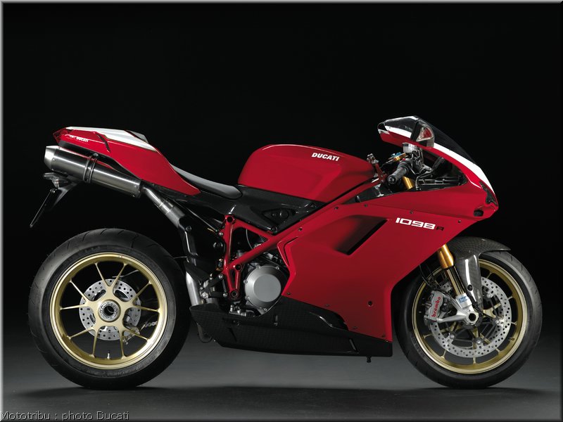 0050_ducati_1098_2008_static_014
