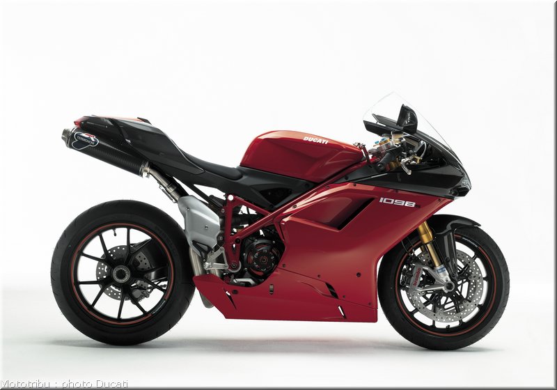 0052_ducati_1098_2008_static_016