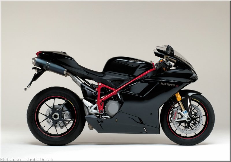 0053_ducati_1098_2008_static_017