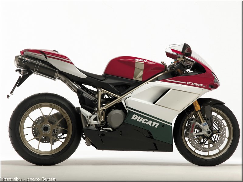 0054_ducati_1098_2008_static_018