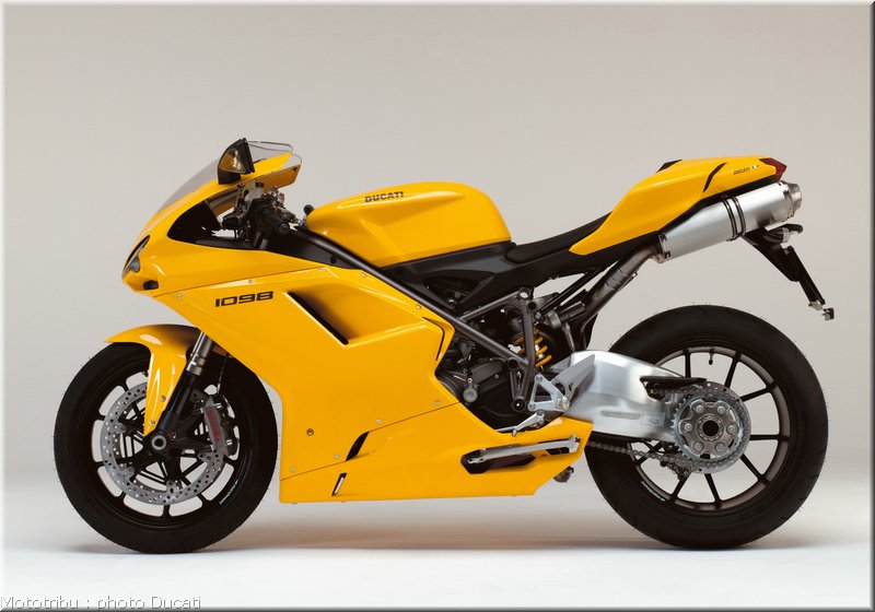 0058_ducati_1098_2008_static_022