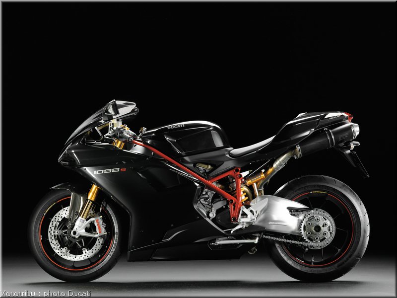 0059_ducati_1098_2008_static_023