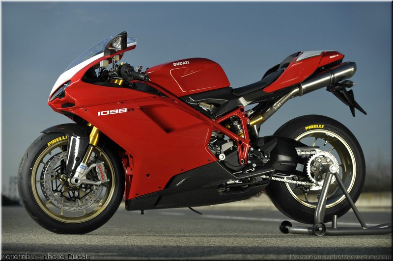 0063_ducati_1098_2008_static_027
