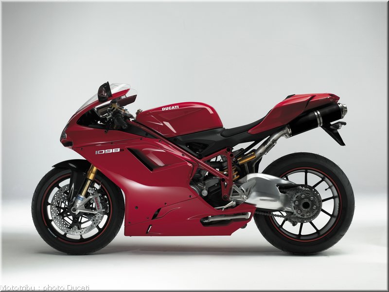 0064_ducati_1098_2008_static_028