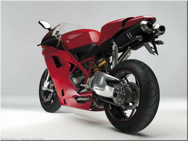 0066_ducati_1098_2008_static_030