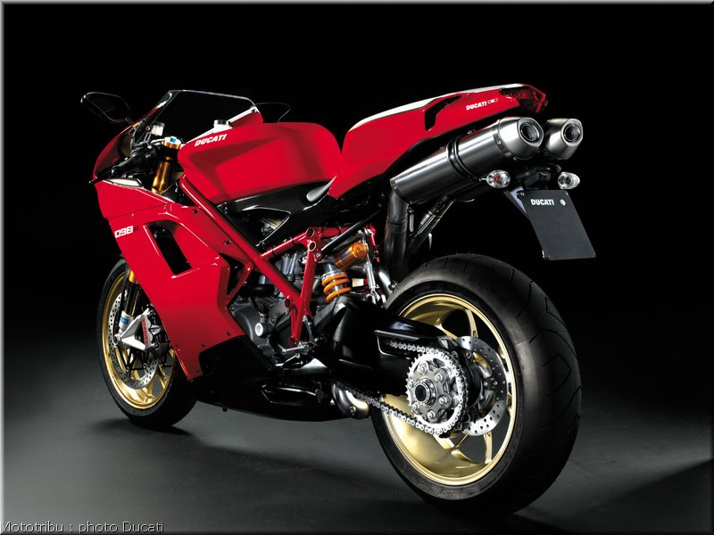 0068_ducati_1098_2008_static_032