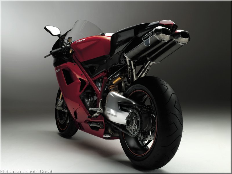 0070_ducati_1098_2008_static_034