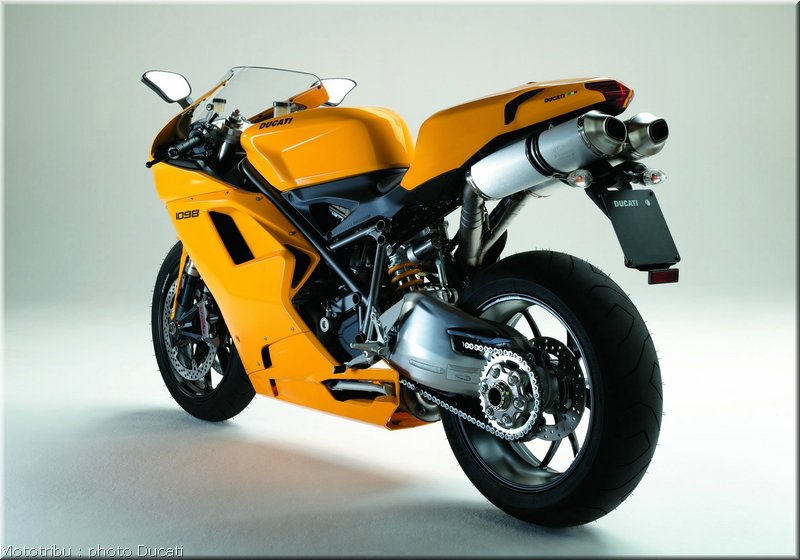 0071_ducati_1098_2008_static_035