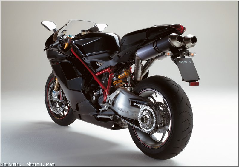 0073_ducati_1098_2008_static_037