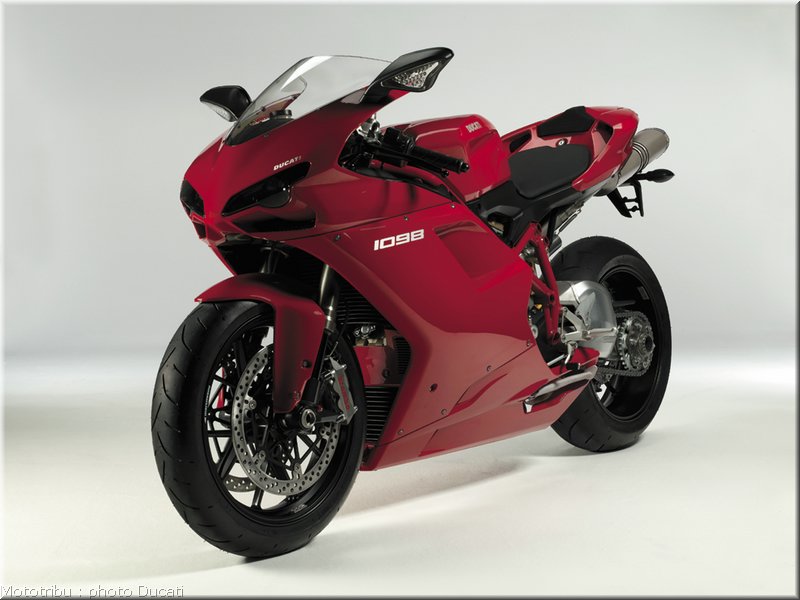 0077_ducati_1098_2008_static_041