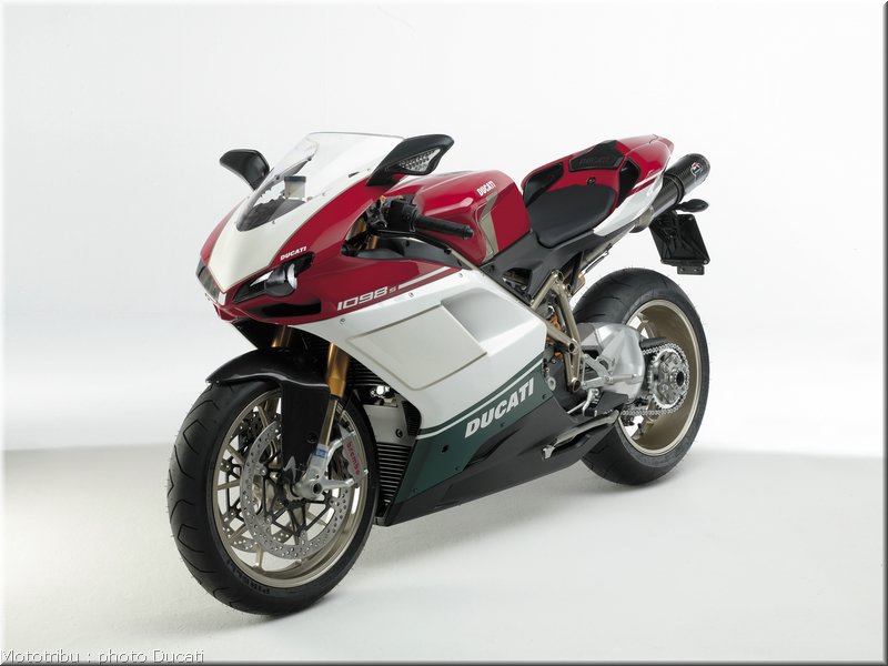 0078_ducati_1098_2008_static_042