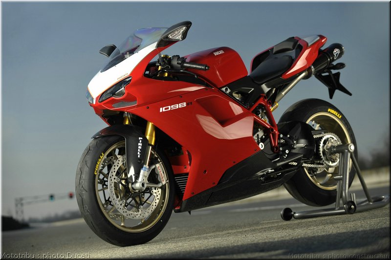 0080_ducati_1098_2008_static_044